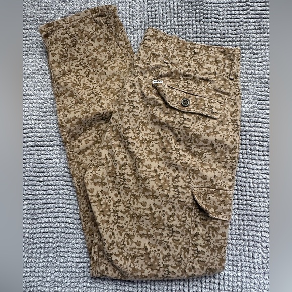RARE Levi's Men’s Pixel Camo Slim Straight Cargo Pant